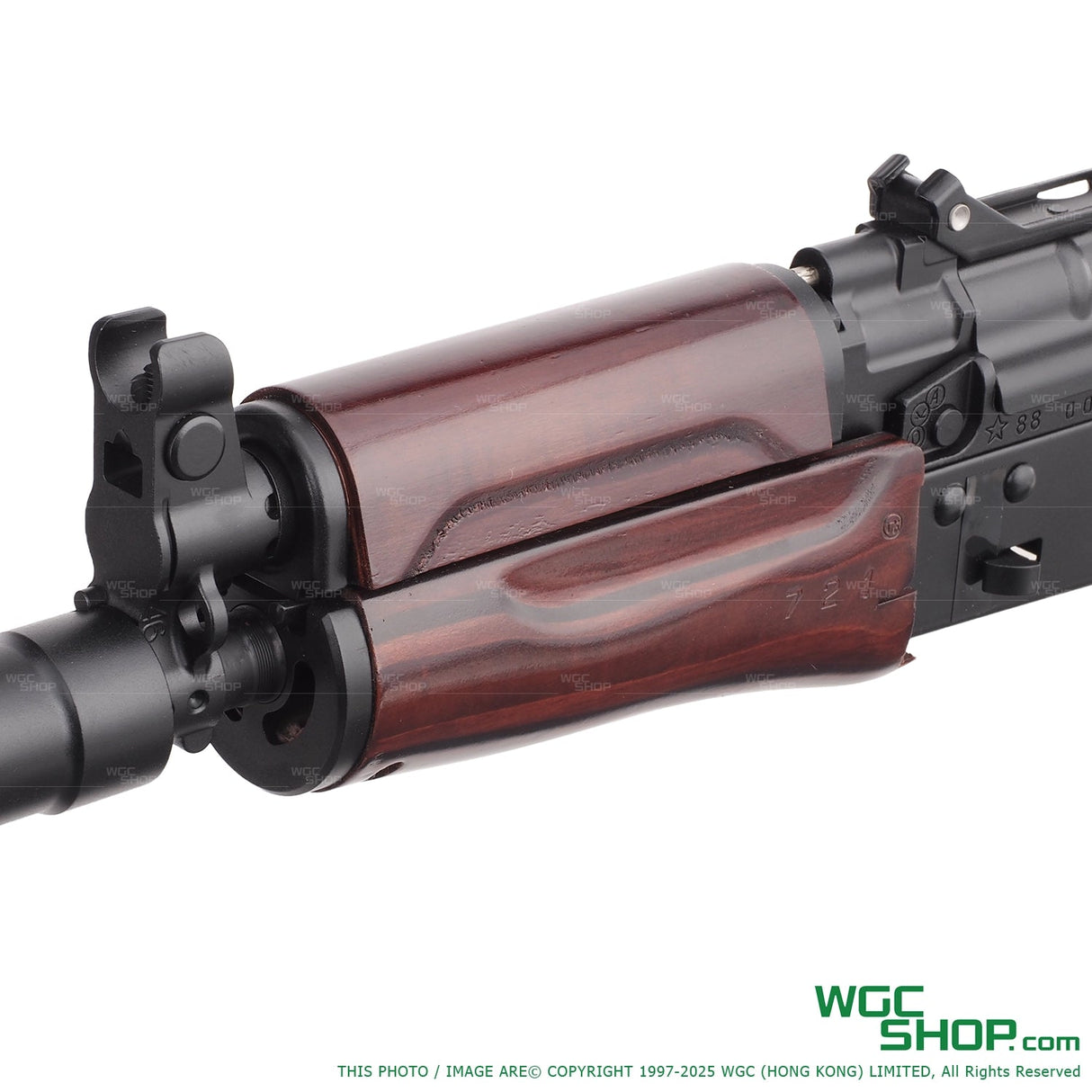 Close-up of VFC AKS74U airsoft rifle wooden handguard and black metal barrel